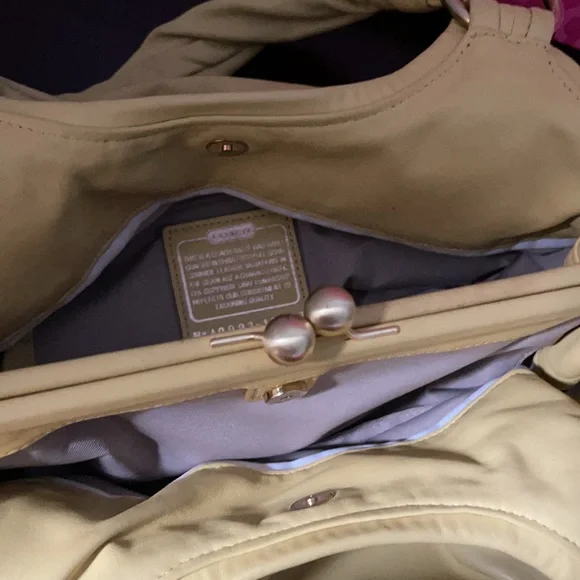 Vintage yellow coach bags with kiss lock - Picture 4 of 6